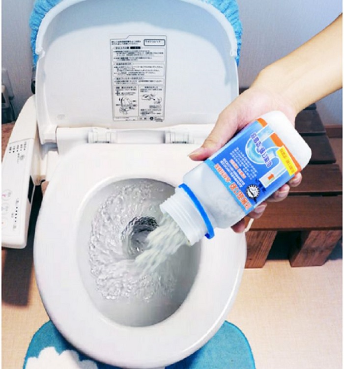 cách thông bồn cầu bị tắc giấy vệ sinh