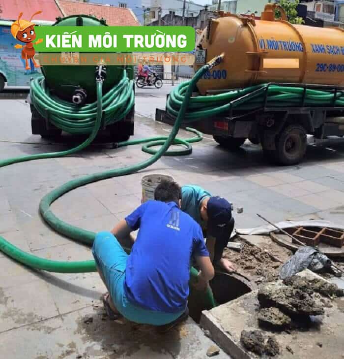 Cách hút bể phốt như thế nào hiệu quả, an toàn và tiết kiệm cách hút bể phốt