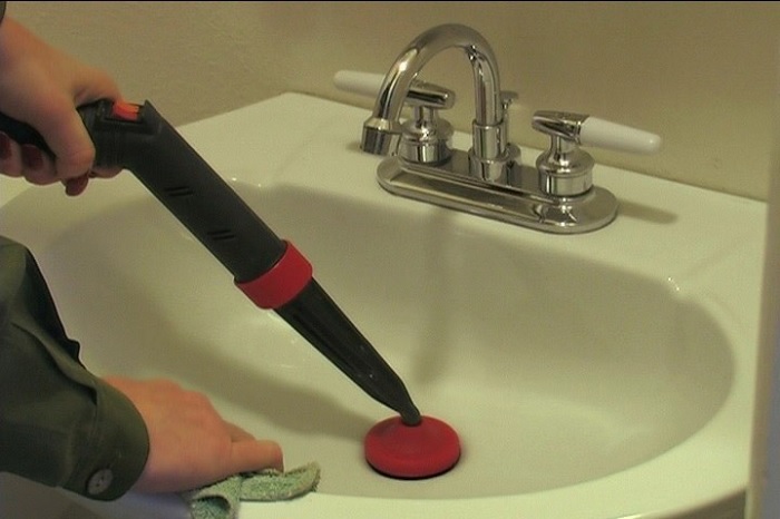 thông tắc chậu rửa bát