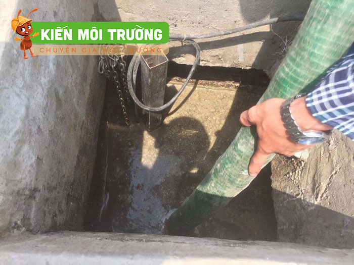 Cách hút bể phốt không cần đục phá bằng công nghệ chân không hút bể phốt không đục phá