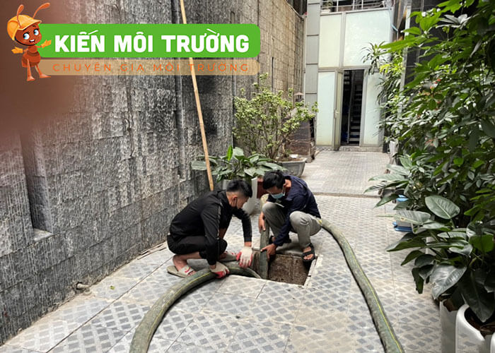 Công việc thông hút bể phốt là thế nào? hút bể phốt ở ngăn nào