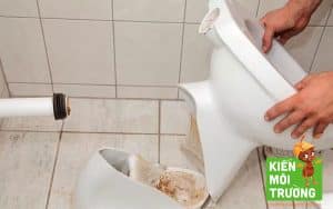 bồn cầu bị nứt