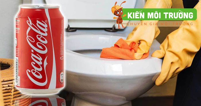 coca tẩy bồn cầu