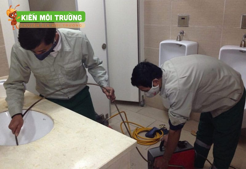 giá thông cống bằng máy lò xo