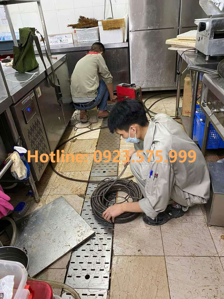 Thông tắc cống tại Cầu Giấy