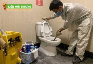 bồn cầu bị nghẹt hơi