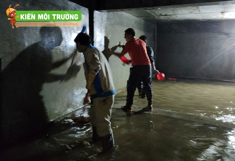 Thau rửa bể nước tại hà nội