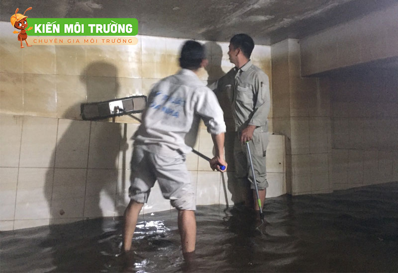 Thau rửa bể nước tại hà nội