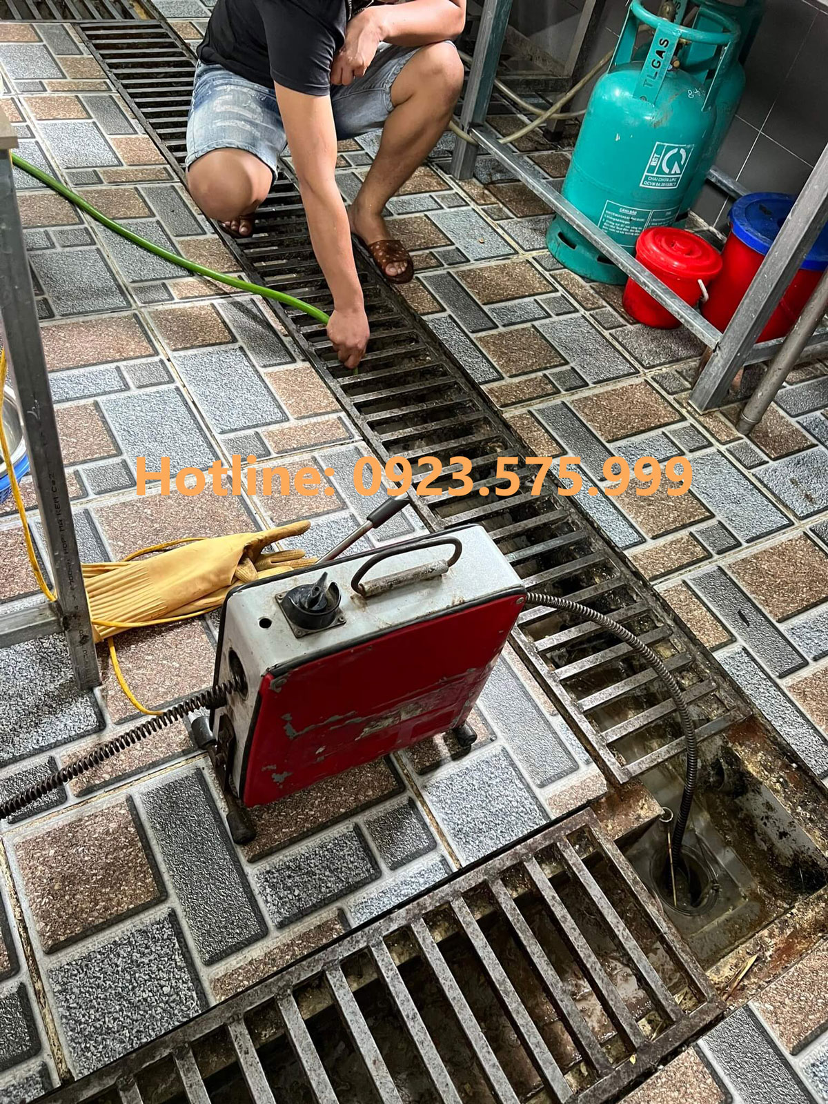 Thông tắc cống tại KĐT Việt Hưng