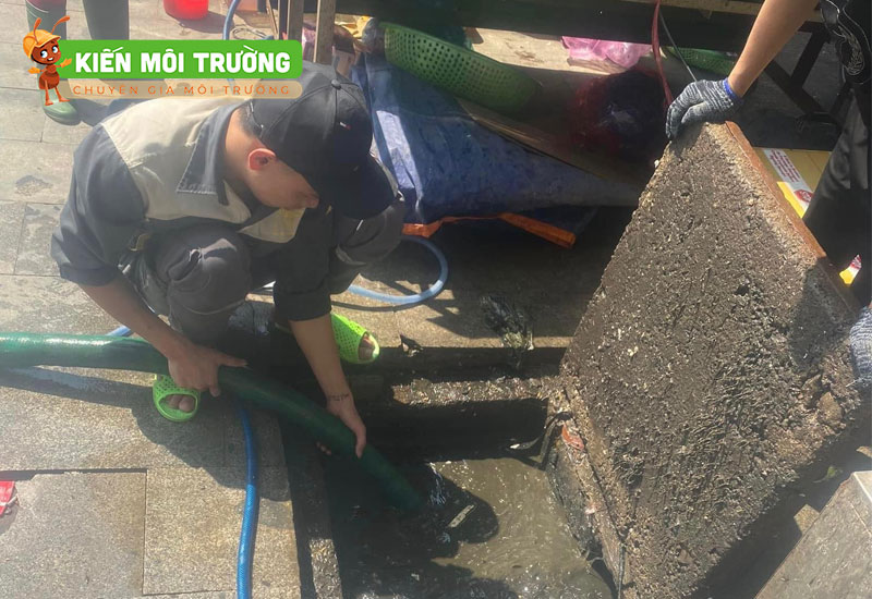 Thông tắc bồn cầu tại Làng Việt kiều châu Âu